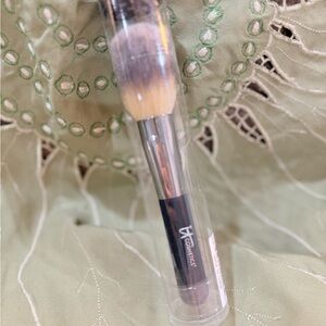 IT cosmetics Heavenly Luxe Powder Brush #8 (factory sealed!)